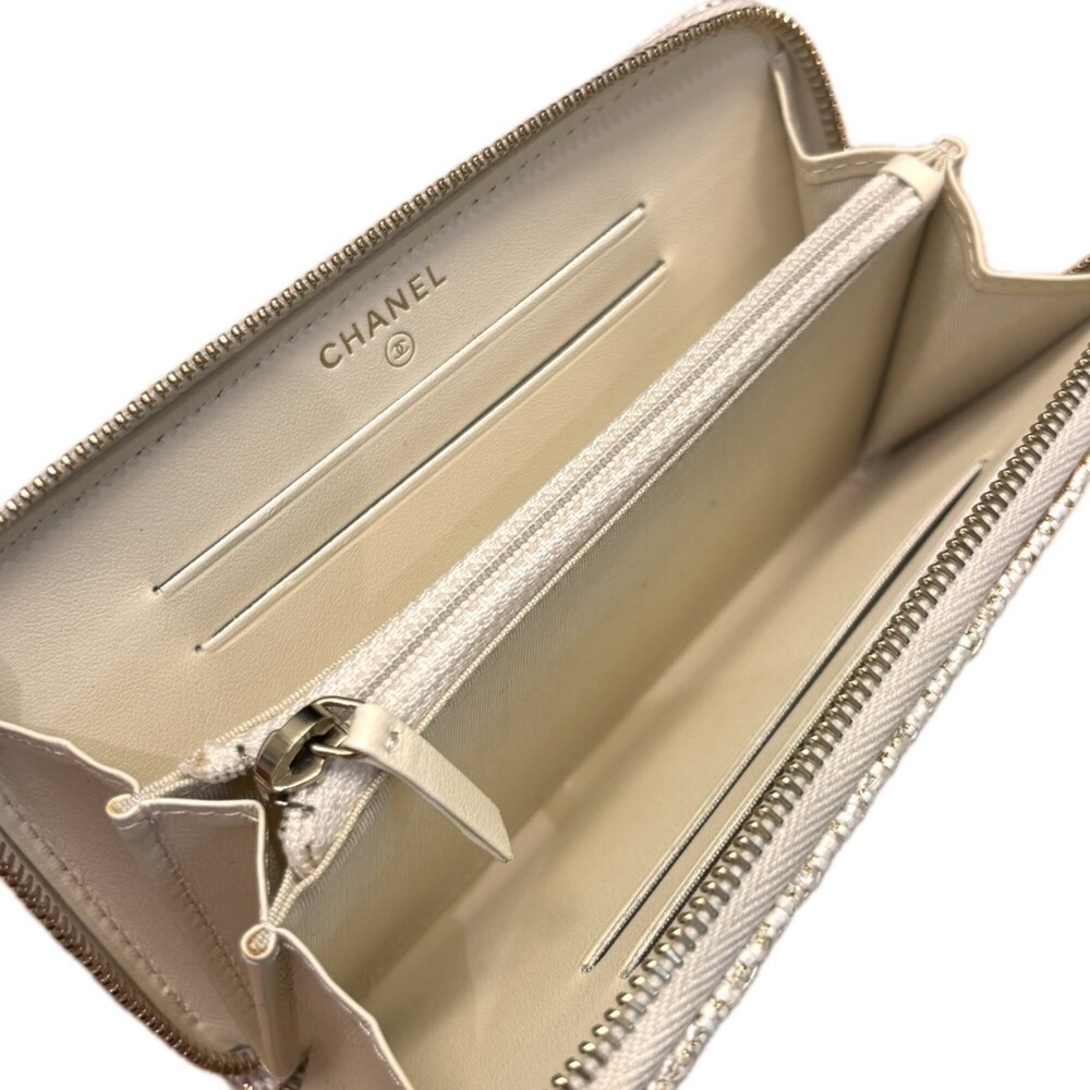 CHANEL Authentic White Deauville Wallet - Picture 5 of 7